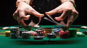 Pengguna melakukan login ke akun hiburan sports dan casino melalui smartphone dengan mudah